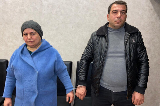 İki yaşlı uşağı oğurlayan qadına hökm oxundu - FOTO