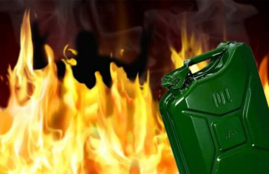 Azərbaycanda DƏHŞƏT: Qadın özünü yandırdı