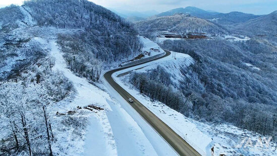Qarlı "Zəfər Yolu"ndan görüntülər - FOTO/VİDEO