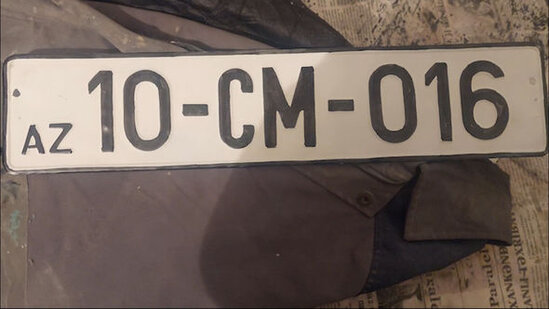 Azərbaycanda saxta avtomobil nömrəsi hazırlayan şəxs SAXLANILDI - FOTO/VİDEO
