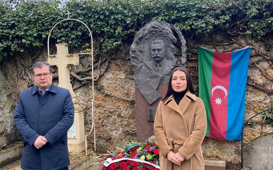 Leyla Abdullayeva Fransada Topçubaşovun məzarını ziyarət etdi - FOTO