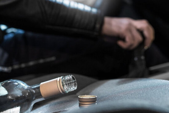 Azərbaycanda sərxoş sürücü maşını ustaların üstünə sürdü - Ölən var