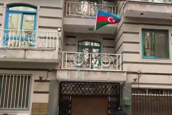 Azərbaycanın İrandakı səfirliyinə silahlı hücum, ölən var - Video - Yenilənir