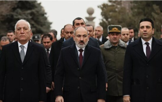 Paşinyan hərbi məzarlıqda təhqirlə qarşılandı