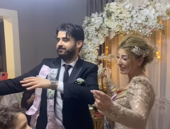 Emrahın oğlu nişanında "Yaşa Azərbaycan" mahnısına rəqs etdi - FOTO/VİDEO