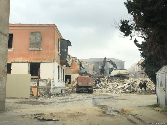 Bakının bu ünvanında bina sökülür - Sakinlərə kirayə haqqı və ev veriləcək - FOTO