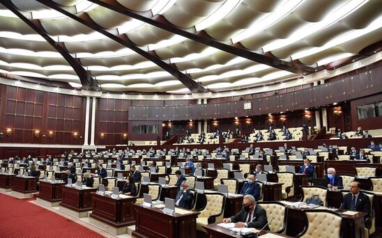 Milli Məclisin deputatları Azərbaycanın İrandakı səfirliyinə terror hücumunu pisləyib