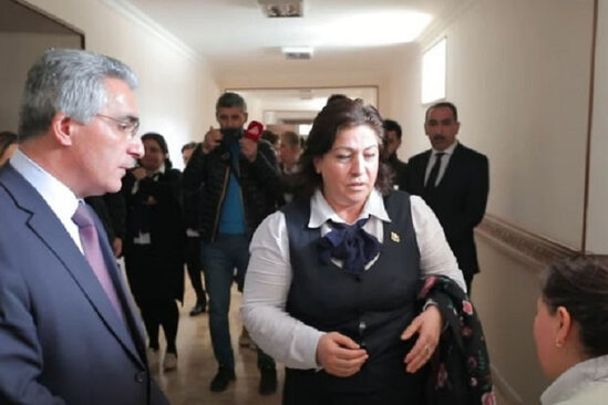 Naxçıvanda müəllimlərlə direktor arasında qalmaqal: Nazirlik məsələyə qarışdı - VİDEO