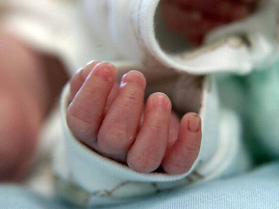 Azərbaycanda iki dişli körpə doğuldu - VİDEO