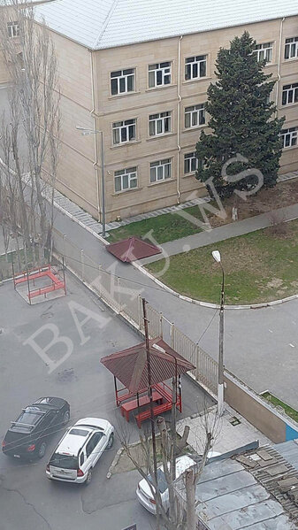 Külək Bakı məktəbində təhlükə yaratdı - FOTO