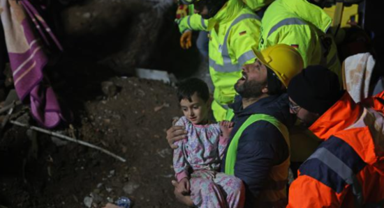 Azərbaycanlılar dağıntılar altından 45 nəfəri xilas edib