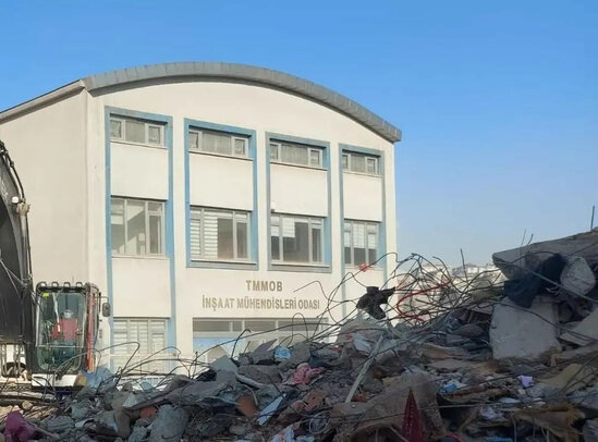 Türkiyədə dağıntılar içində ziyan görməyən binanın təyinatı görənləri şoka saldı - FOTO