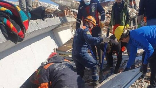 Qazaxıstan axtarış-xilasetmə qrupu Qaziantepdə 3 nəfəri xilas edib