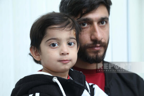 Dördgünlük körpəsi ilə zəlzələ bölgəsindən gələn qadın: "Güclə canımızı qurtardıq" - FOTO