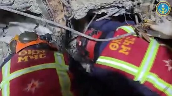 Rusiya, Belarus və Qırğızıstan qrupları 160 saatdan sonra dağıntılar altından bir nəfəri xilas ediblər