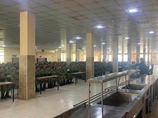 Hərbi hissələrdə şəxsi heyətin hüquqi bilikləri artırılır