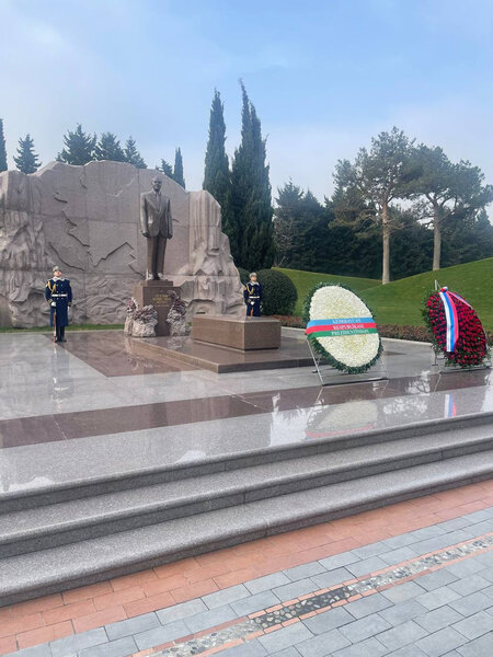 Lavrov Fəxri və Şəhidlər xiyabanlarını ziyarət etdi - FOTO