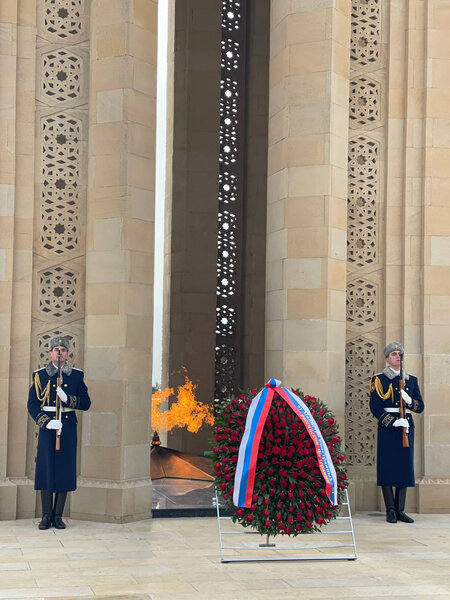 Lavrov Fəxri və Şəhidlər xiyabanlarını ziyarət etdi - FOTO
