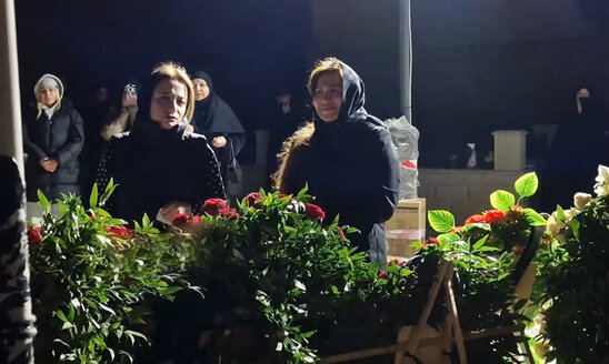 Rəqsanə Hacı Şahinin qəbrini gecə ziyarət edib - VİDEO