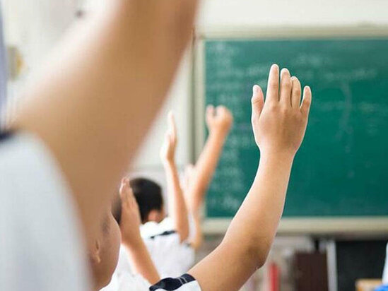 Sumqayıtda müəllim sinifdə şagirdin saçını qırxaraq onu CƏZALANDIRIB - VİDEO