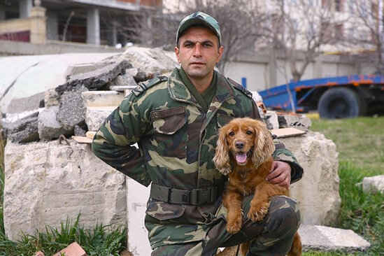 Azərbaycanın xilasedici iti Kahramanmaraşda üç nəfərin dağıntılar altından sağ çıxmasına kömək edib - FOTO