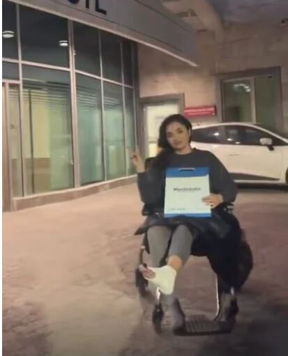 Çəkiliş zamanı xəsarət alan aktrisa xəstəxanaya aparıldı - FOTO