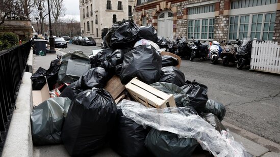 Romantikanın paytaxtı kimi tanınan Paris zibil şəhərinə çevrildi - FOTOLAR
