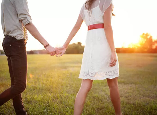 Gənc oğlan sevdiyi qızı paytaxta gətirdi, cinsi əlaqədə oldu, sonra atdı