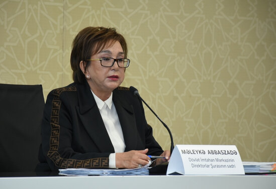 "İmtahan zalına bıçaq, qumbara keçirmək istəyənlər olub"