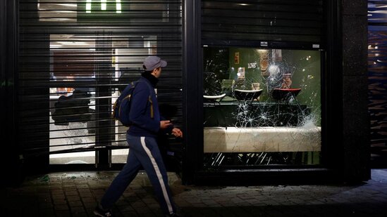 Paris küçələri yenidən döyüş meydanına çevrildi - FOTO