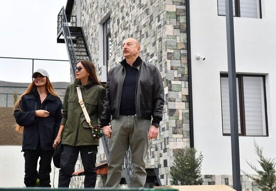 İlham Əliyev Suqovuşanda orta məktəbdə yaradılan şəraitlə tanış olub - FOTO