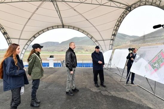 Suqovuşan qəsəbəsində yeni yaşayış məhəlləsinin təməli qoyulub - FOTO