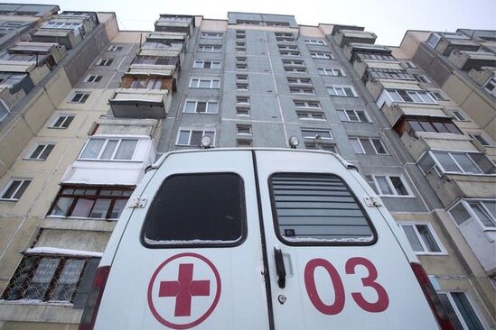 Yeddinci mərtəbədən yıxılan rusiyalı qalxıb evinə getdi