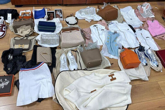 Gömrükdən qanunsuz keçirilən brend geyim əşyaları aşkar olunub - FOTO