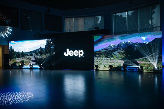 Yeni Jeep Grand Cherokee - azad ruhlu yolsuzluq avtomobili