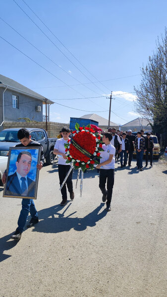 Faciəvi şəkildə ölən müəllimi şagirdləri yola saldı... - FOTO