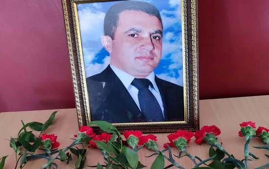 Faciəvi şəkildə ölən müəllimi şagirdləri yola saldı... - FOTO