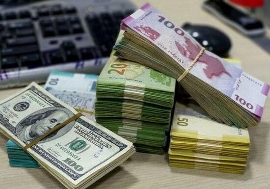 Əhalinin banklardakı əmanətləri azaldı - Deputat səbəbini AÇIQLADI