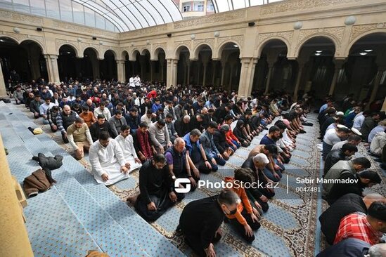 Bakıda Ramazan münasibətilə bayram namazı qılınıb - FOTO