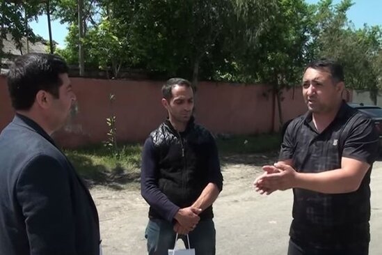 Ağcabədidə bələdiyyə işçilərinin əməkhaqları tutulub - VİDEO