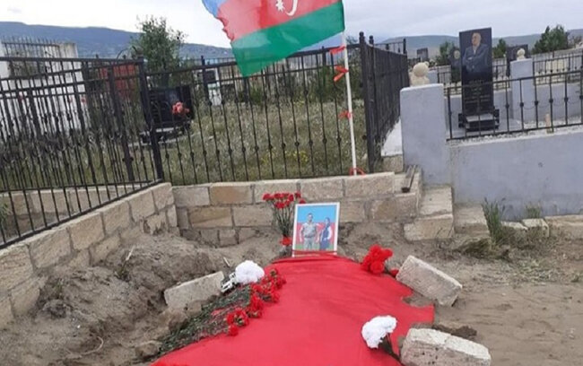 Məzarına şəhid yoldaşı ilə birgə şəkli qoyuldu - FOTO