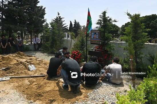 İldırım vurması nəticəsində şəhid olan əsgər dəfn edildi - FOTO