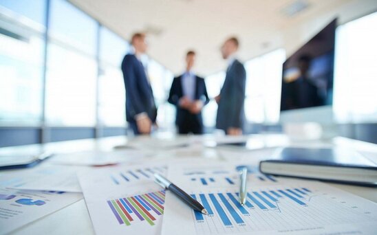 Dövlət qurumlarında çalışan şəxslərin yaş məhdudiyyətinin 65-dən 70-ə qaldırılması təklif edilir