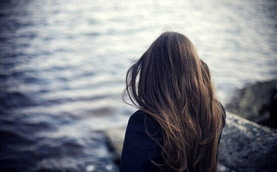 Salyanda 45 yaşlı qadın özünü çaya ataraq intihar etdi