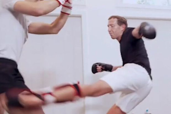 Mark Zukerberq ciu-citsu döyüşündə uduzub - VİDEO