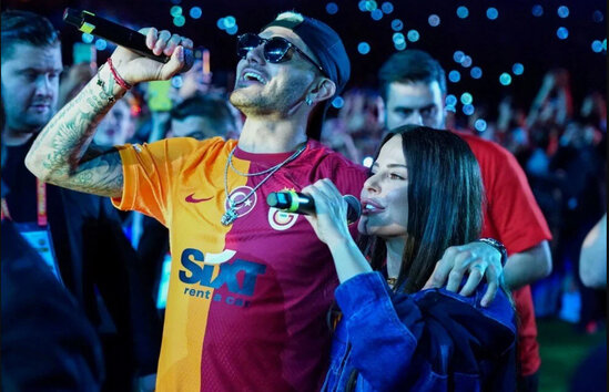 İkardi və Simge məşhur "Aşkın olayım" mahnısını bu dəfə birgə oxudular - VİDEO