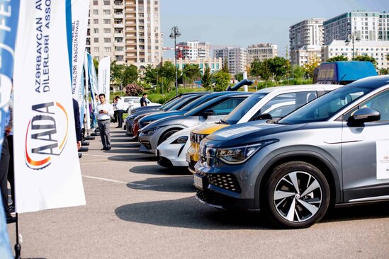 ELEKTROMOBİLLƏRLƏ TARİXƏ SƏYAHƏT