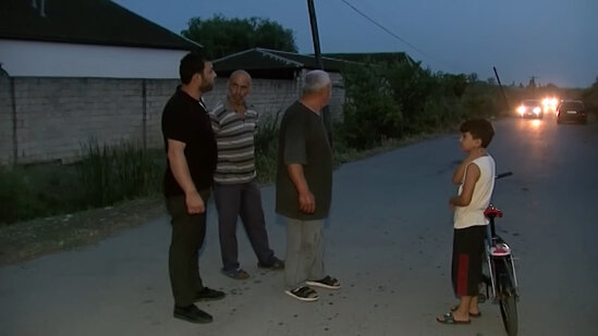 Əvvəlcə tanışını bıçaqladı, sonra arvadını öldürdü - Dəhşətli qətlin TƏFƏRRÜATI - VİDEO