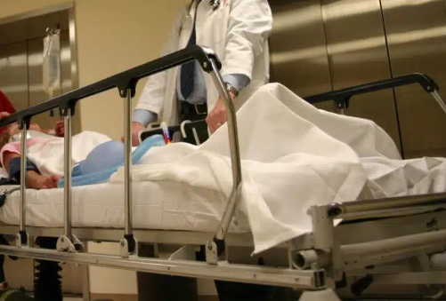 Gəncədə 5-ci mərtəbədən yıxılan yeniyetmə xəstəxanada öldü