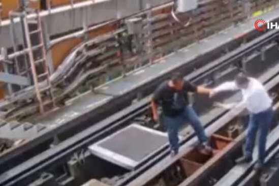 Metro relslərinə yıxılan işçi vəfat edib